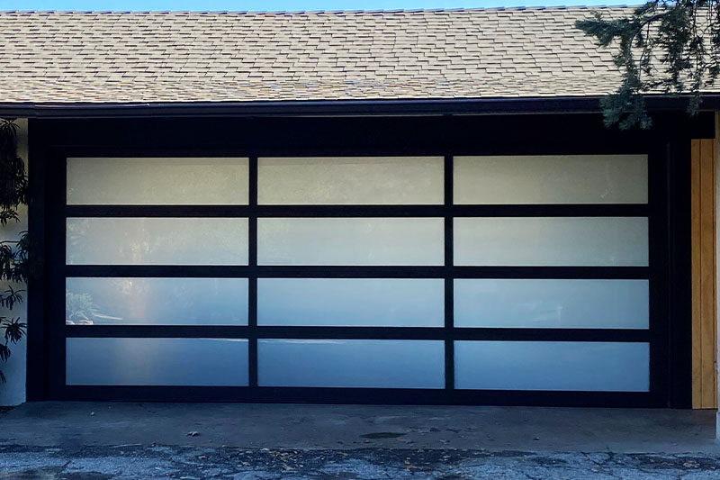 pioneer-door-bronze-and-white