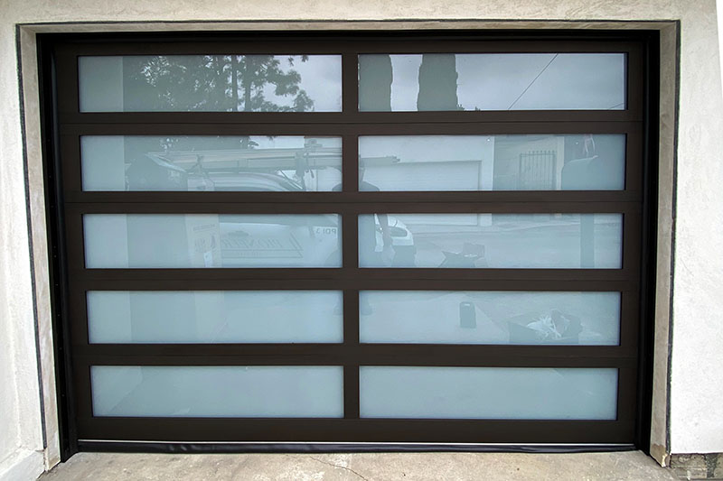 Pioneer Door Custom 5-Panel 7′ Tall Full View Door